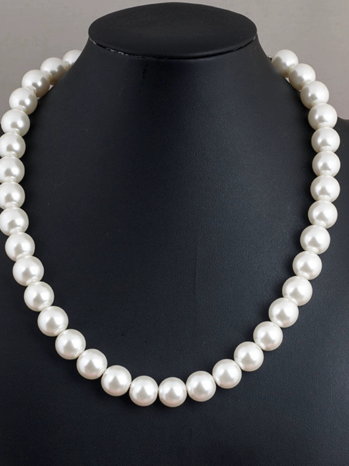 Elegant White Pearl Cheongsam Necklace